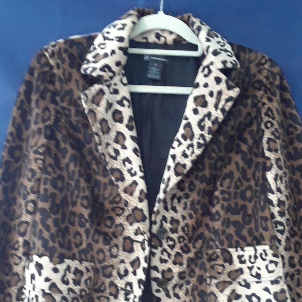 INC. Leopard print blazer size 8